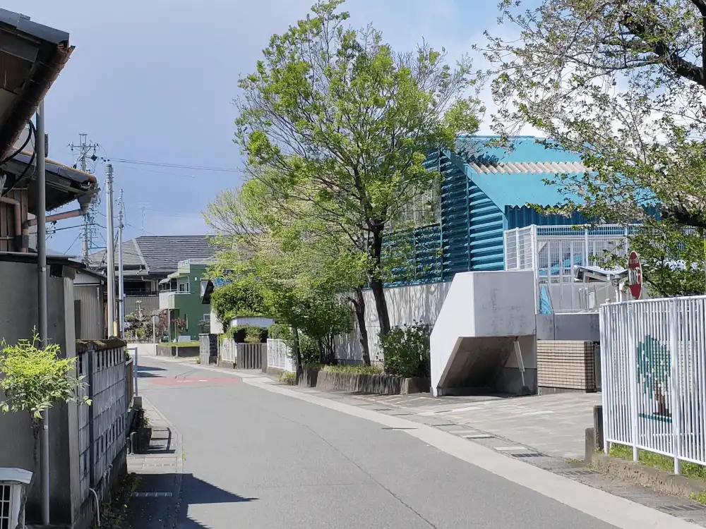 菊大路志野箏三絃教室は岐阜市柳津町にあり、カラフルタウン北隣、柳津小学校西に位置しています。