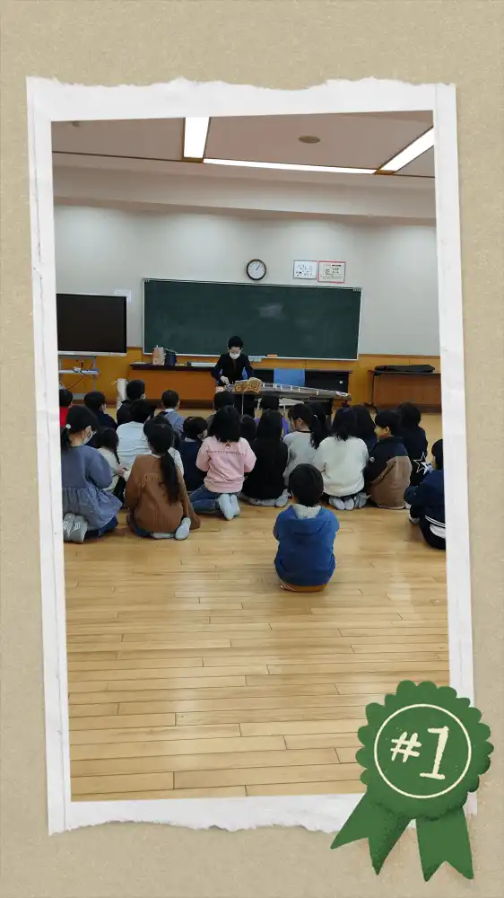 小学校の休憩時間を利用しての箏演奏会
